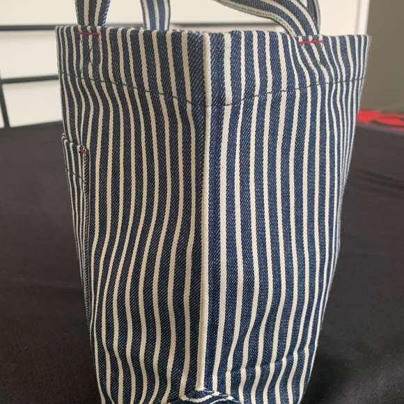 A.P.C. Navy & Off-White Thais Mini Tote - Picture 4 of 12